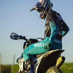 Rider in Scull MX gear set – teal/black