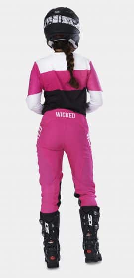 Block MX gear pink on a woman